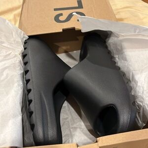 Adidas Yeezy Slide “Onyx” (black) New with box